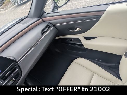 Used 2025 Lexus ES 350 w/ Premium Package image 18