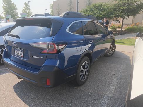 Used 2022 Subaru Outback Premium AWD/4WD image 3