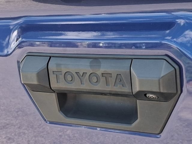 Used 2024 Toyota Tacoma TRD Off-Road AWD/4WD image 31