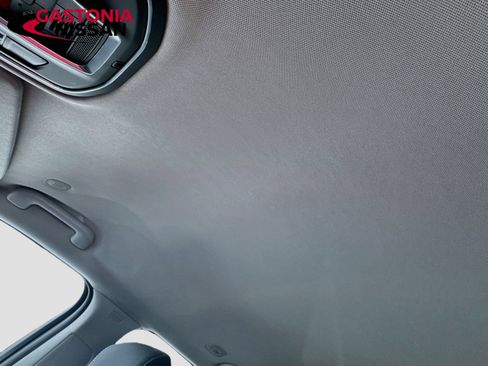 Used 2023 Jeep Grand Cherokee Laredo AWD/4WD image 27