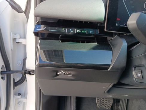 New 2025 BMW 530i xDrive w/ Premium Package image 20