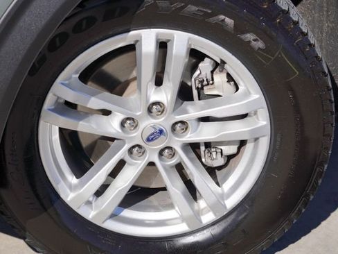 Used 2020 Ford Explorer XLT w/ Equipment Group 202A image 10