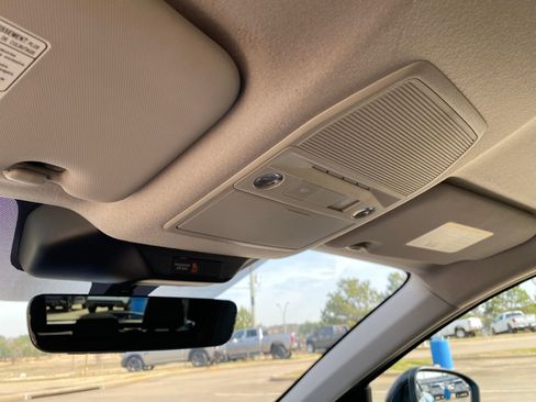 Used 2025 Nissan Kicks SR w/ Interior Electronics Package image 25