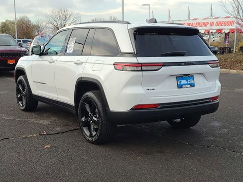 New 2025 Jeep Grand Cherokee Altitude image 12