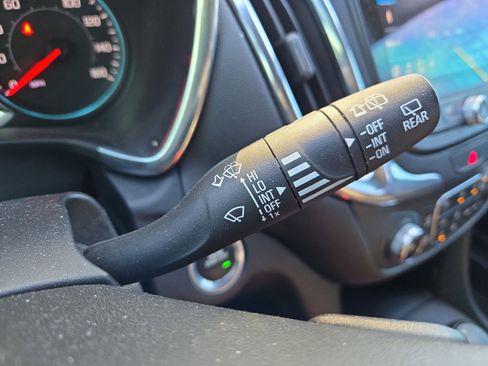 Used 2020 Chevrolet Equinox LT image 31