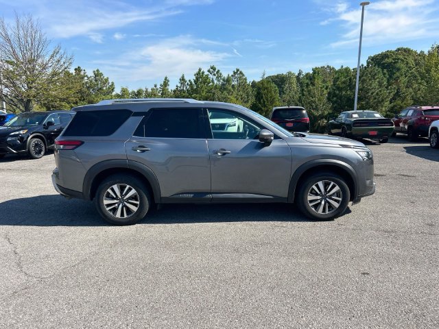 Certified 2025 Nissan Pathfinder SL FWD image 2
