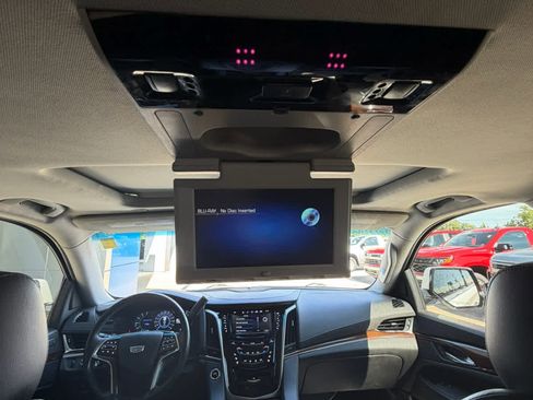 Used 2020 Cadillac Escalade ESV Premium Luxury AWD/4WD image 12