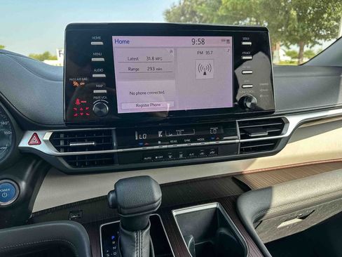 Used 2023 Toyota Sienna LE FWD image 31