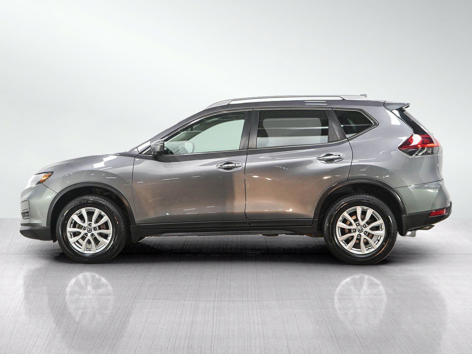 Used 2019 Nissan Rogue SV AWD/4WD image 2