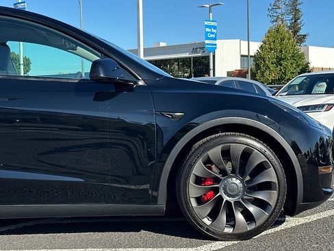 Used 2022 Tesla Model Y Performance AWD/4WD image 36