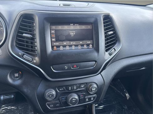 Used 2020 Jeep Cherokee Latitude Plus image 29