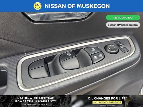 New 2025 Nissan Versa SR w/ Trunk Package image 11