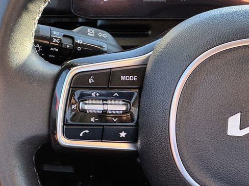 Used 2025 Kia Carnival SX Prestige image 19