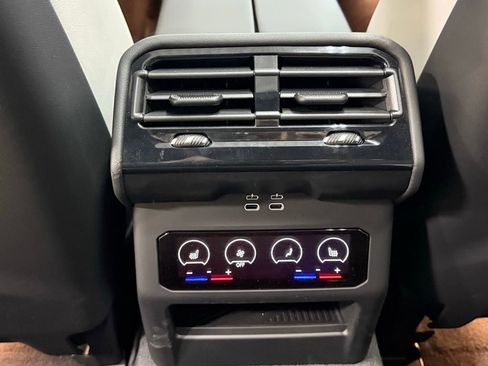 Used 2025 BMW M5 w/ Executive Package image 42