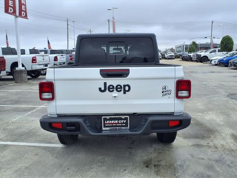 Used 2021 Jeep Gladiator Sport image 6