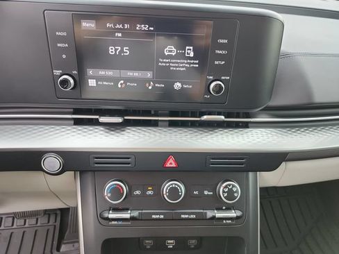 Used 2024 Kia Carnival LX FWD image 22