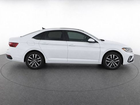Used 2025 Volkswagen Jetta SE FWD image 29