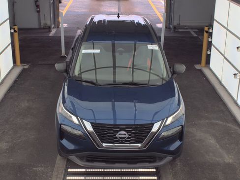 Used 2023 Nissan Rogue S image 2