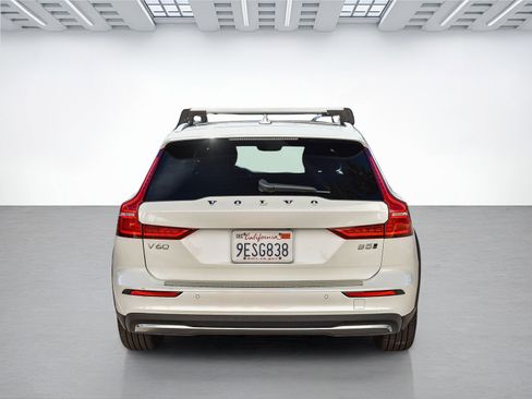 Used 2023 Volvo V60 B5 Cross Country Ultimate w/ Climate Package image 6