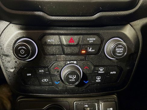 Used 2021 Jeep Renegade Trailhawk image 17