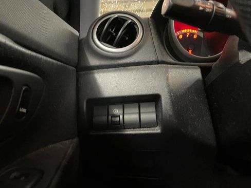 Used 2004 MAZDA MAZDA3 s w/ Moonroof & 6-CD Pkg image 35