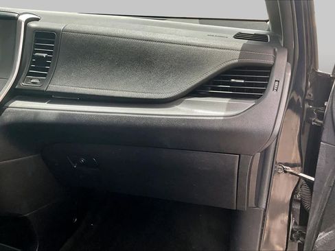Used 2015 Toyota Sienna SE FWD image 18