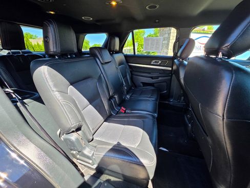 Used 2018 Ford Explorer XLT FWD image 16