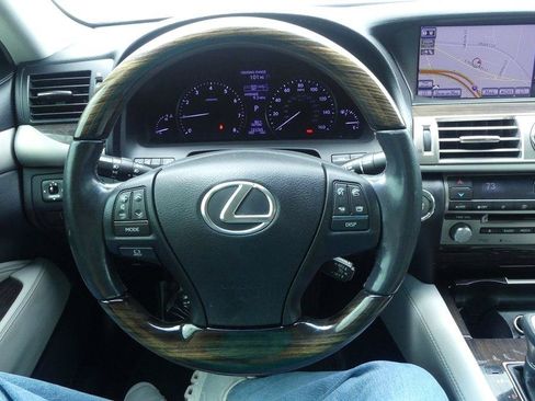 Used 2014 Lexus LS 460 w/ Comfort Package RWD image 18