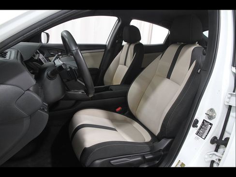 Used 2017 Honda Civic Sport image 5