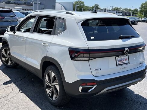 New 2026 Volkswagen Taos SE AWD/4WD image 11