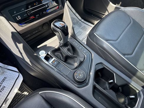 Used 2022 Volkswagen Tiguan SEL R-Line AWD/4WD image 19