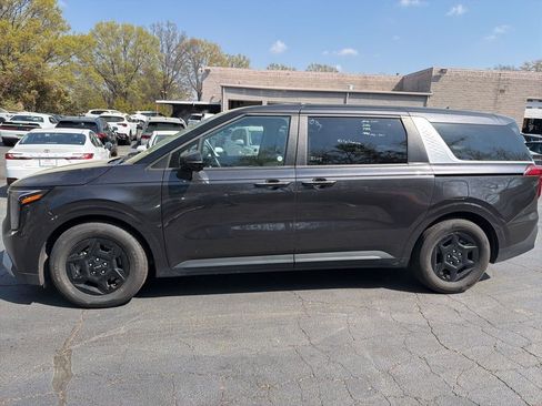 Used 2025 Kia Carnival image 6