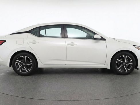 Used 2025 Nissan Sentra SV FWD image 9