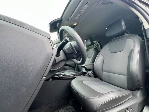 Certified 2025 Kia Niro Wind w/ Wind Preserve Package FWD image 18