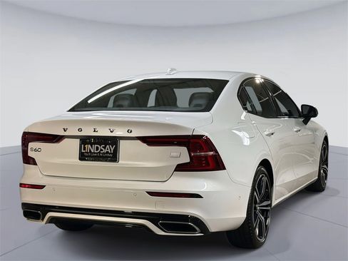 Used 2022 Volvo S60 T8 R-Design w/ Advanced Package image 10
