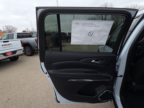 New 2026 Chevrolet Traverse RS image 26