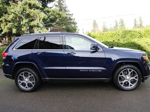 Used 2018 Jeep Grand Cherokee Limited image 13