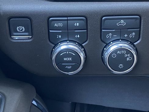 New 2026 GMC Sierra 1500 SLE image 12