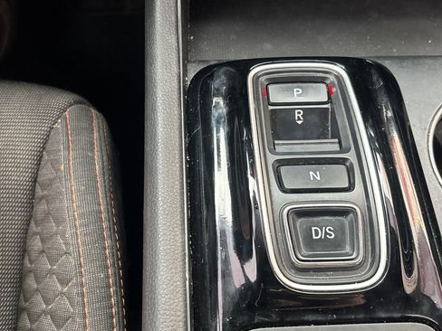 Used 2025 Honda Pilot Sport image 15