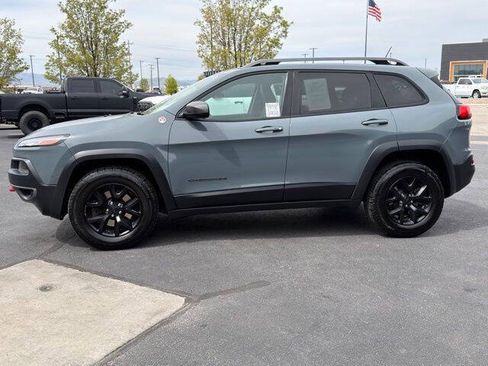 Used 2015 Jeep Cherokee Trailhawk w/ Leather Interior Group AWD/4WD image 9
