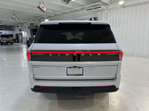 New 2025 Lincoln Navigator L Reserve image 28