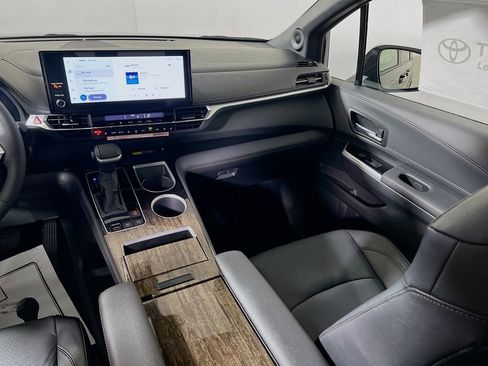 New 2026 Toyota Sienna Platinum image 20
