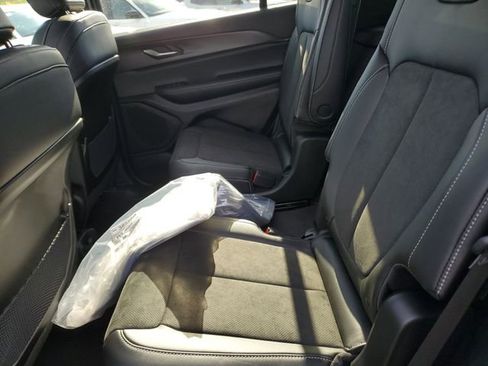 New 2025 Jeep Grand Cherokee L Altitude image 16