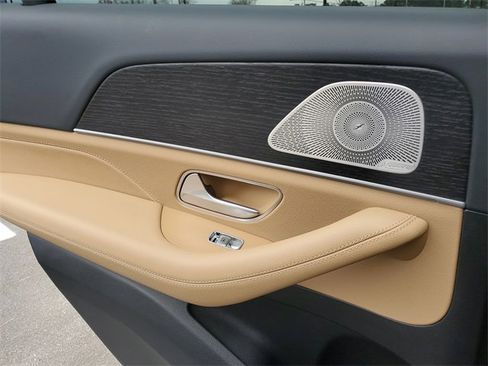 Used 2025 Mercedes-Benz GLE 450e 4MATIC image 16