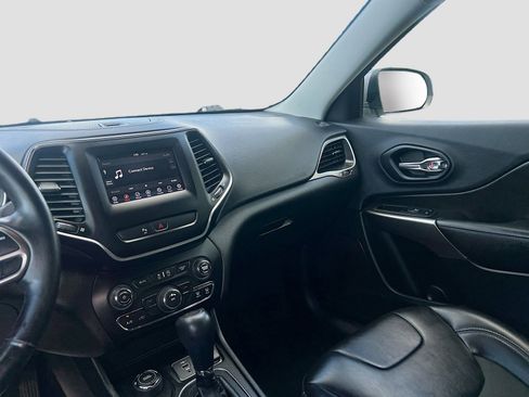 Used 2019 Jeep Cherokee Latitude Plus w/ Cold Weather Group image 23