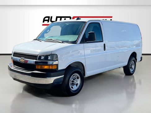 Used 2024 Chevrolet Express 2500 w/ Driver Convenience Package RWD image 3