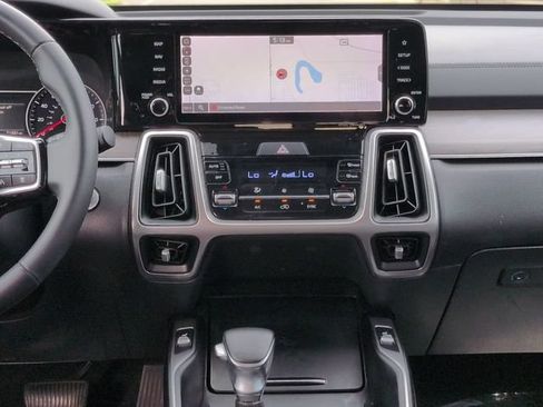 Used 2021 Kia Sorento EX w/ EX AWD X-Line Package image 18