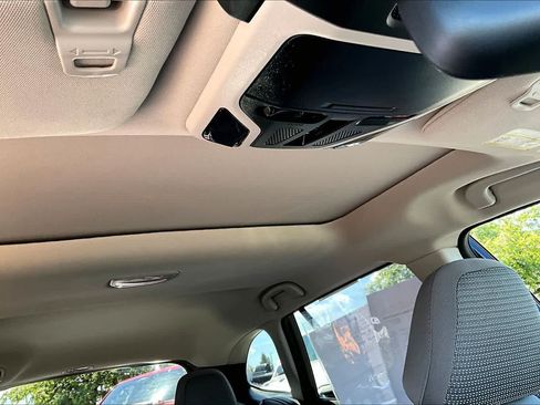Used 2025 Subaru Outback Premium AWD/4WD image 30