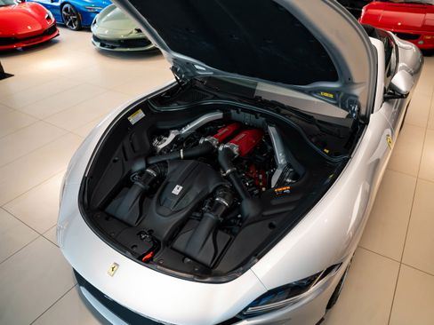 Used 2024 Ferrari Roma Spider image 15