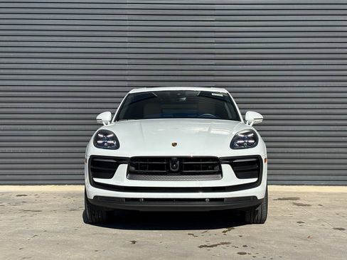 Certified 2025 Porsche Macan image 10